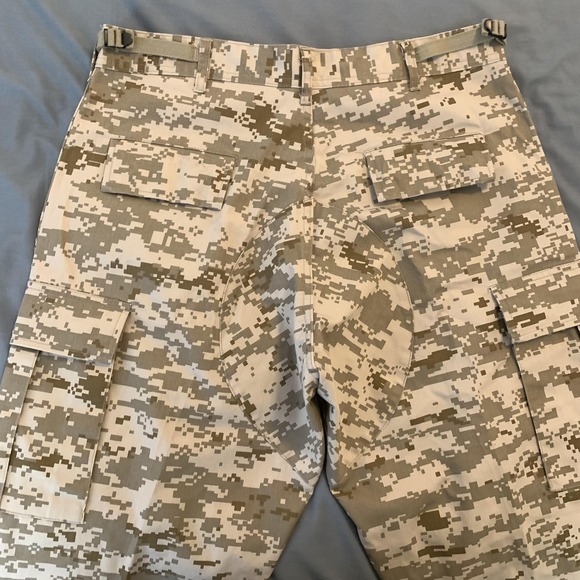 Digital Camo Cargo Pants Mens 35x32 Beige Gray Adjustable Waist Army BDU Hiking - Picture 8 of 9